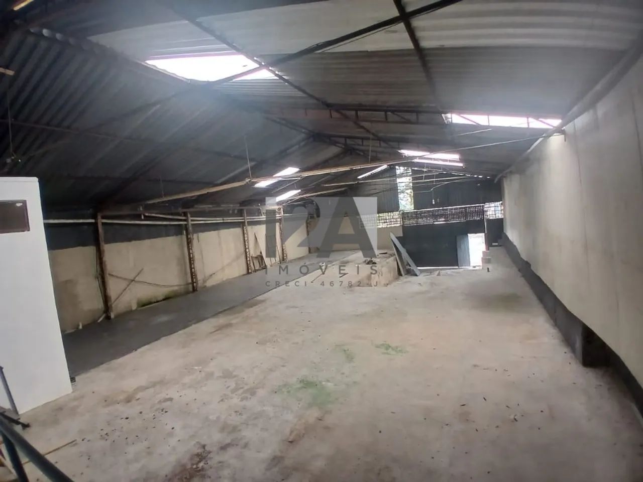 Galpão 430 m2 no Jaguaré com 01 doca