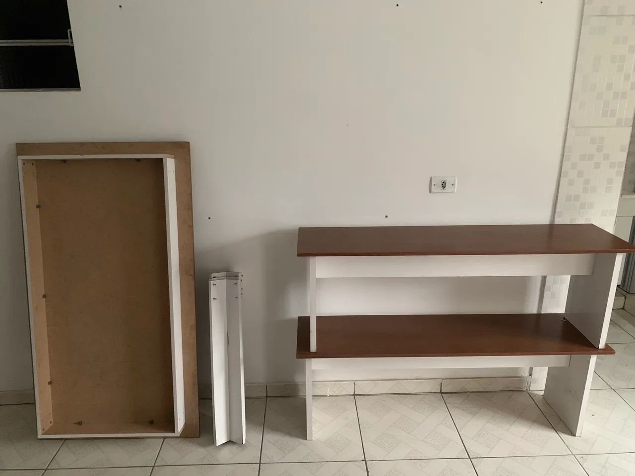 Mesa de jantar com bancos integrados - Foto 2
