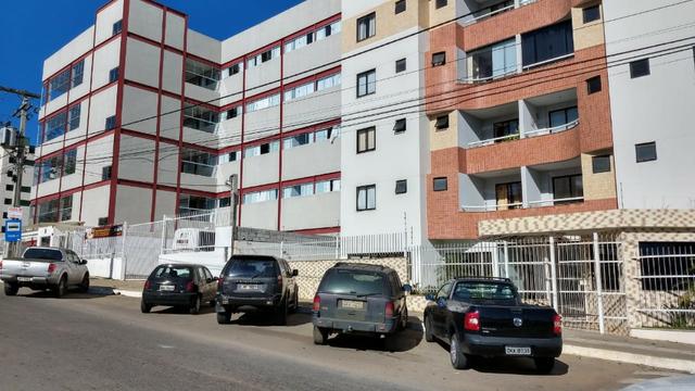 Ap. muito bem localizado no Candeias - Foto 2