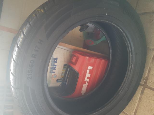 Pneu 215/60 R17 marca Continental
