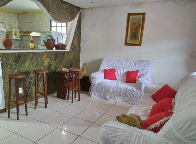 Prédio com 1 loja e 2 apartamentos