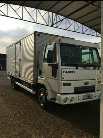 Ford Cargo 816 baú