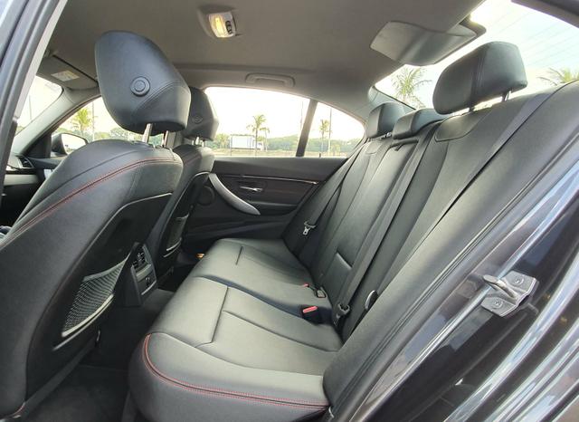 BMW 320i Sport 2018/18 10.000 km rodados - Foto 13
