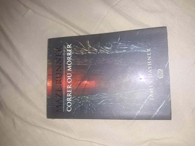 Vendo livros semi novos