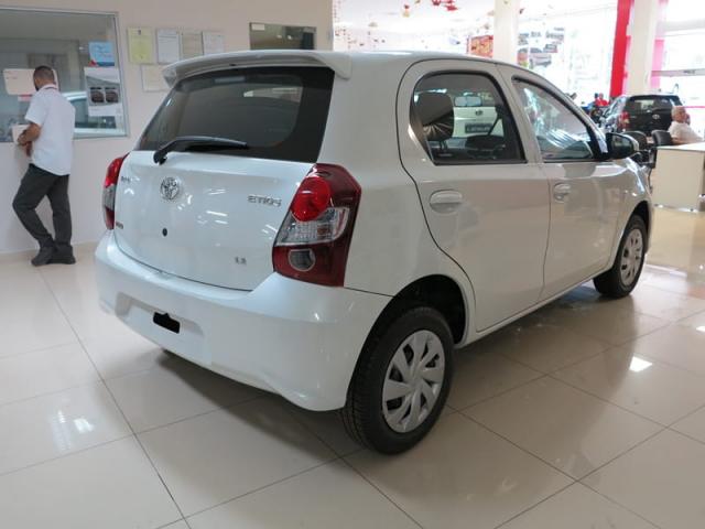 TOYOTA ETIOS HATCH X 13L AT 19/20 - Foto 6