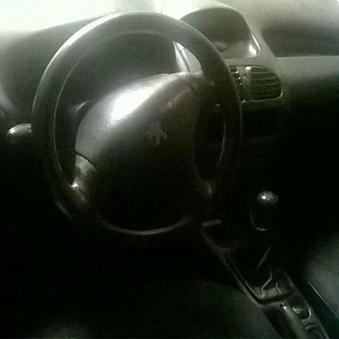 Vendo Peugeot 1.0precisar arrumar a chave de ceta - Foto 8