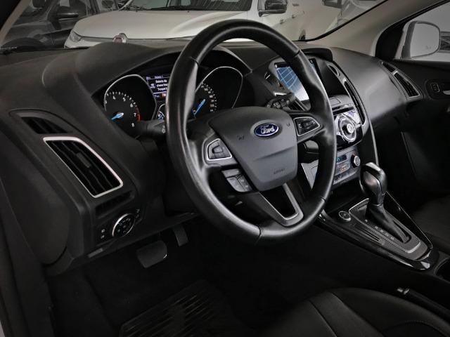 Ford Focus Titanium Fastback C/ Teto Solar 2.0. Branco 2016/2017 - Foto 7
