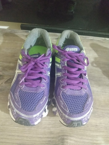 tres tenis por