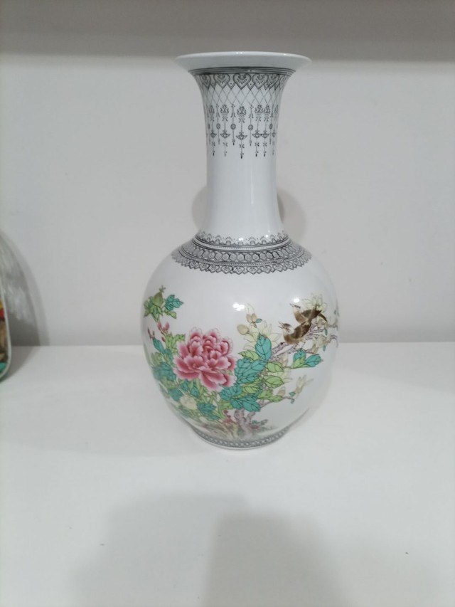Lindo  Vaso de Porcelana Chinesa com belo Risco feito a Mão. - Foto 3
