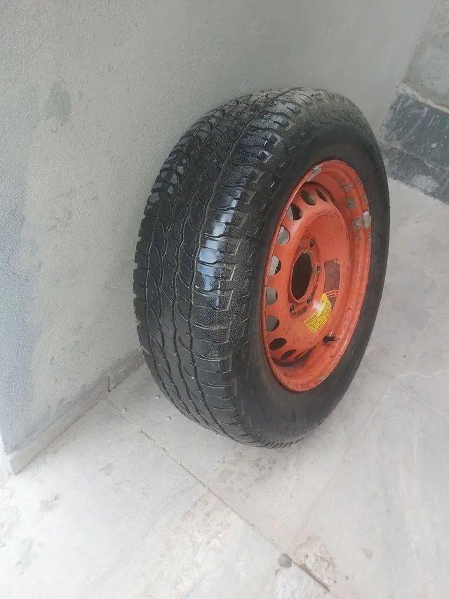 Pneus 215/65/r16 com rodas completo! - Foto 5