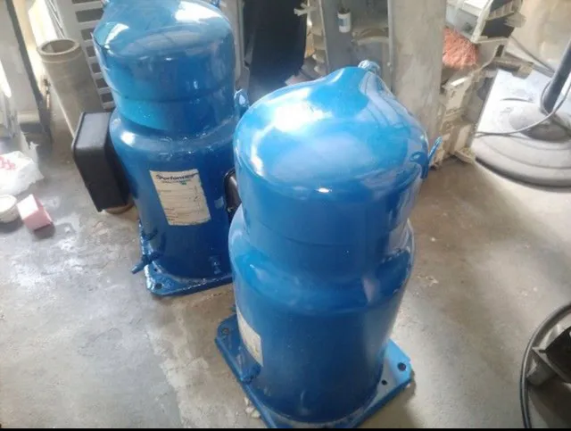Lote composto por 66 Compressores 10 e 15 TR