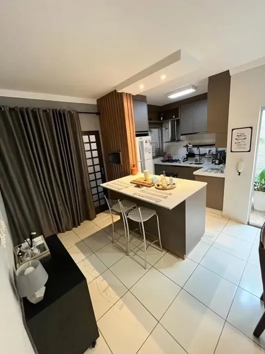 Casa em Ponta negra LV2121.
