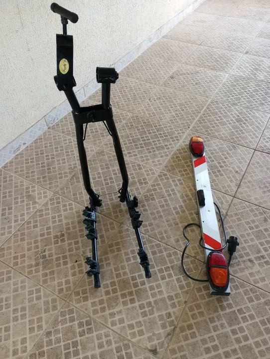 TRANSBIKE EM V ENGATE REBOQUE P/3 BIKES+ RÉGUA DE SINALIZAÇÃO C/ LANTERNA/BARRA PLACA