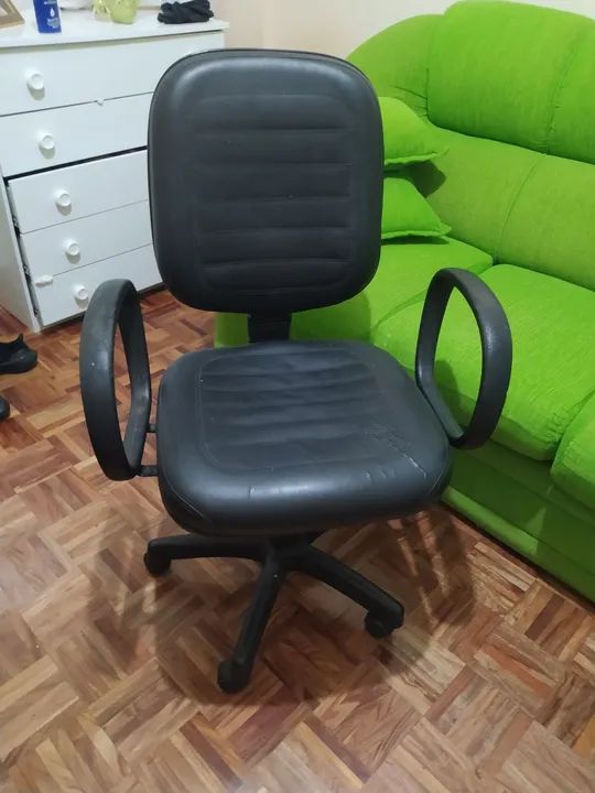 Cadeira escritório giratória preta