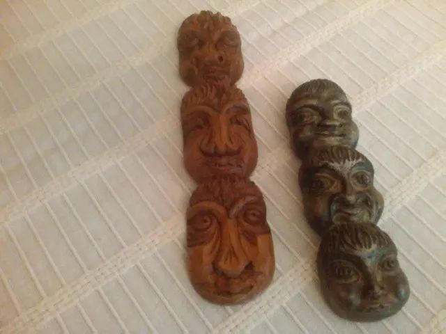 totens em madeira entalhado. 28x6x3 cada peça. - Foto 4