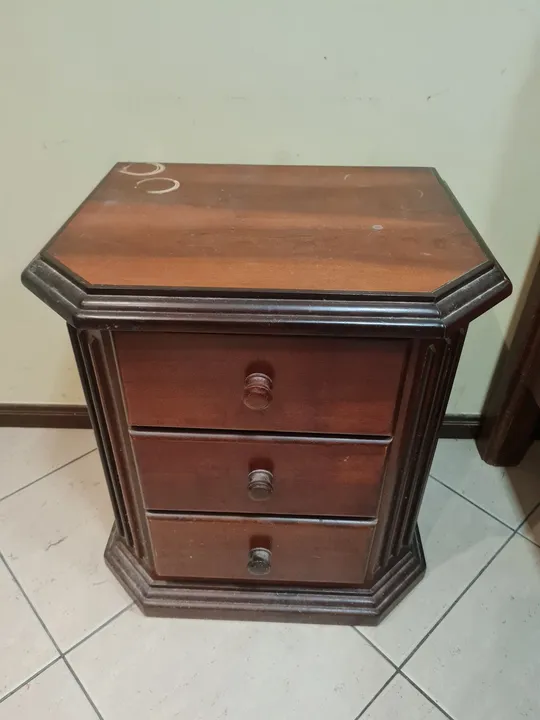 Mesa de cabeceira madeira maciça imbuia grande