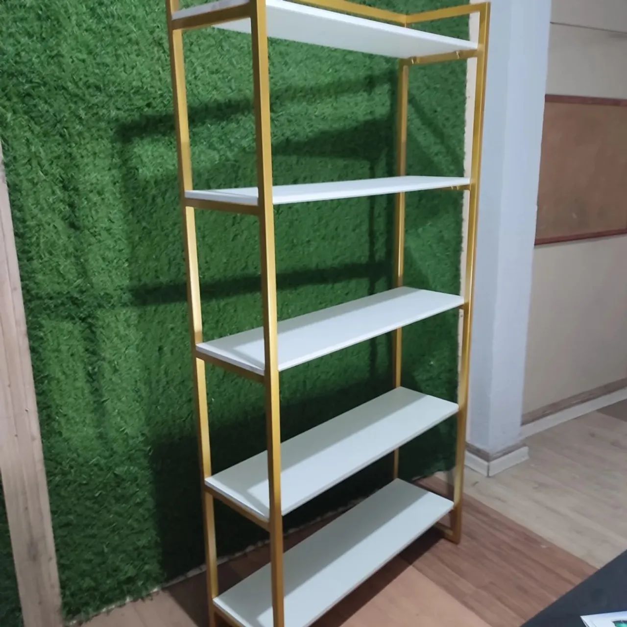 Prateleira industrial dourada MDF - Foto 2