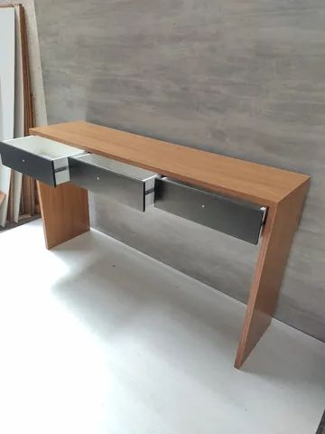 Mesa alta estilo Buffet amadeirado 