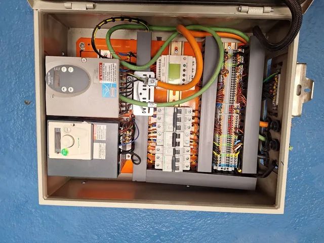 Painel elétrico trifásico para servo motor Schneider. - Foto 4