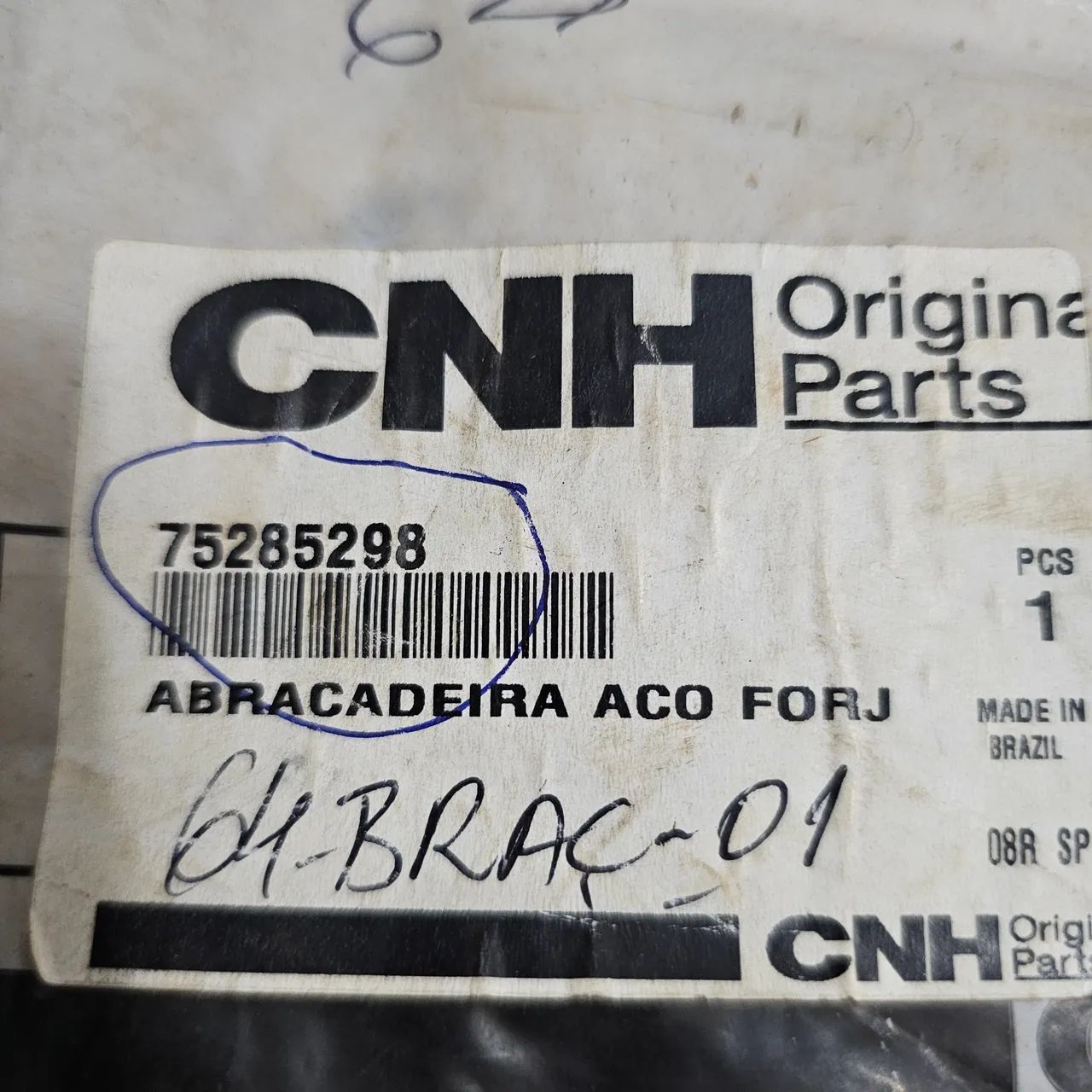 New holand abraçadeira cano injetor nova original * - Foto 3