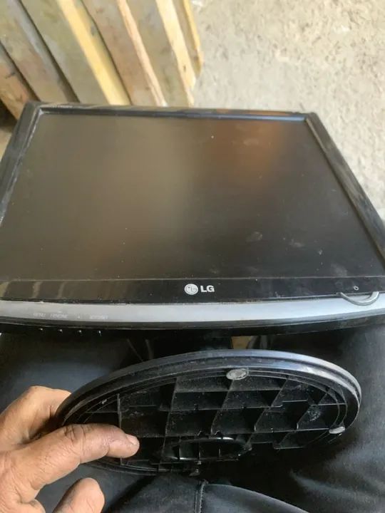 Monitor LG Flatron L1755S-PF defeito para peças  - Foto 3