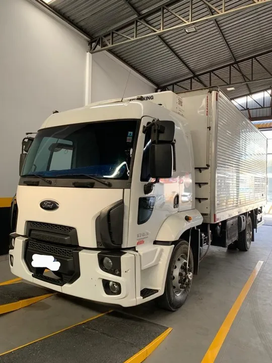 Cargo 1723/18/19 cabine leito toco baú frigorífico