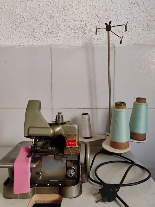 Máquina De Costura Overlock Star Semi Industrial Gn1-1b Portátil Verde 220v + bancada - Foto 2