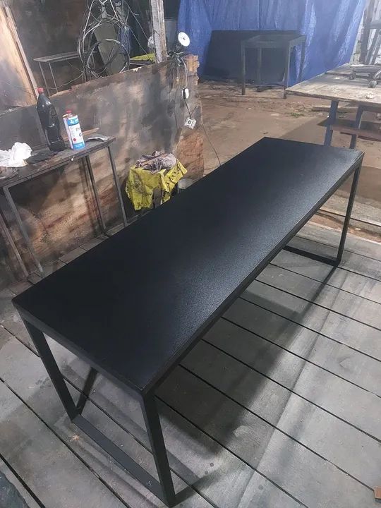 Mesa de madeira com estrutura de metal - Foto 2