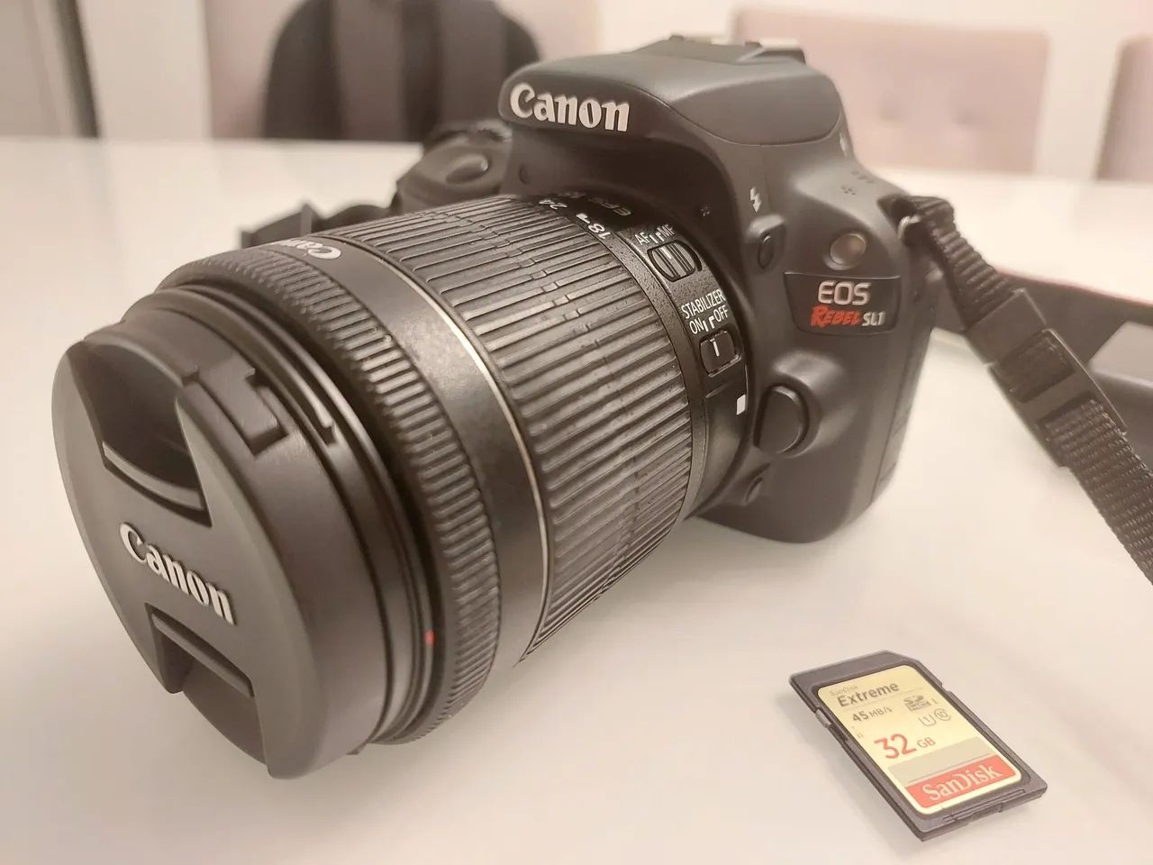 Câmera Canon EOS Rebel SL1