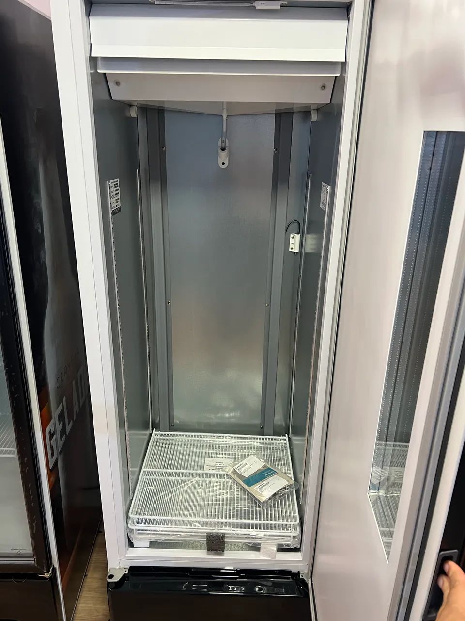 Cervejeira Metalfrio 436 litros com visor nova pronta entrega  - Foto 2