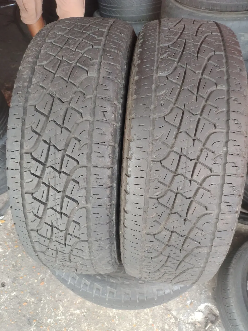 Par de Pneus 225-60R17