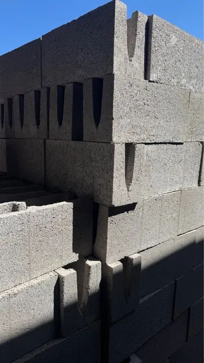 Blocos de Concreto e CANALETAS baldrame 