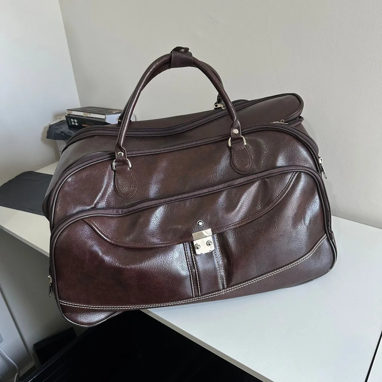 Bolsa de viagem marrom elegante