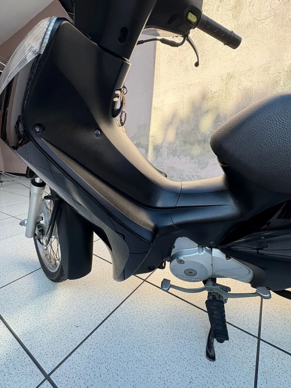 Honda Biz 125 ES - 2013/2014 - Preta - Excelente estado! - Foto 3