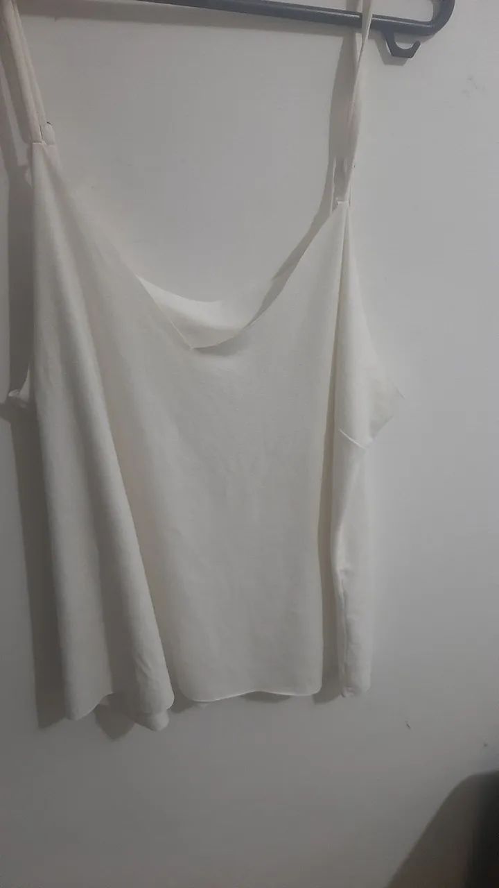 Blusa branca de alças ajustáveis tamanho G  - Foto 4