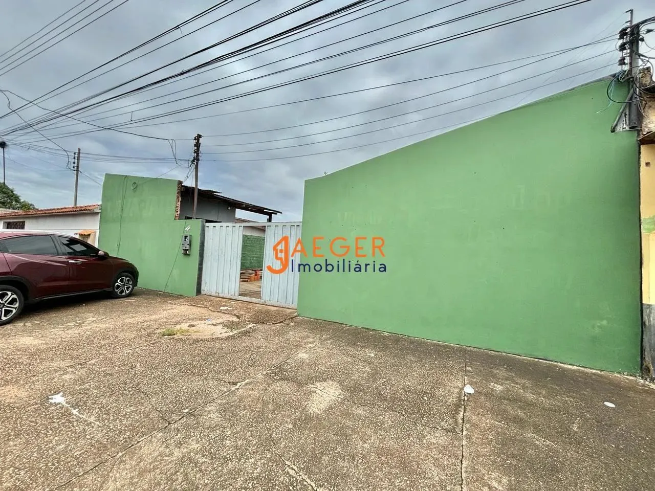 Oportunidade única! Este terreno de 648m²