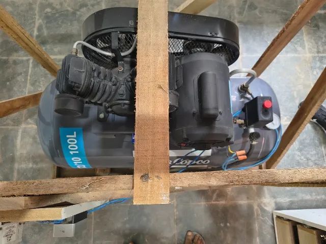Compressor de ar elétrico Atlas Copco AT2/10 H100L 100L 2hp 127/220V - Foto 3