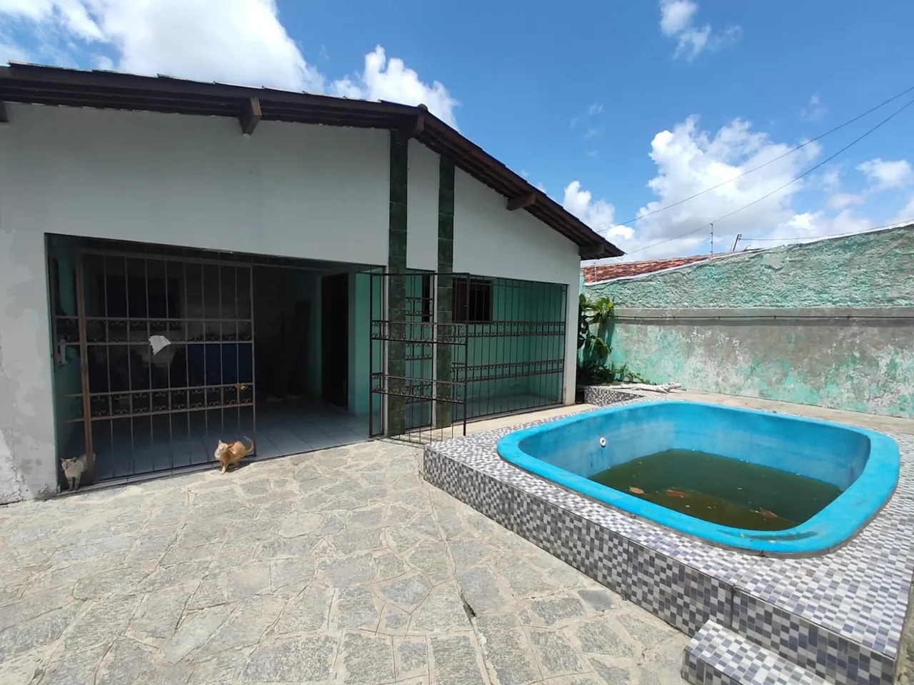 Casa com piscina no bairro do Cristo