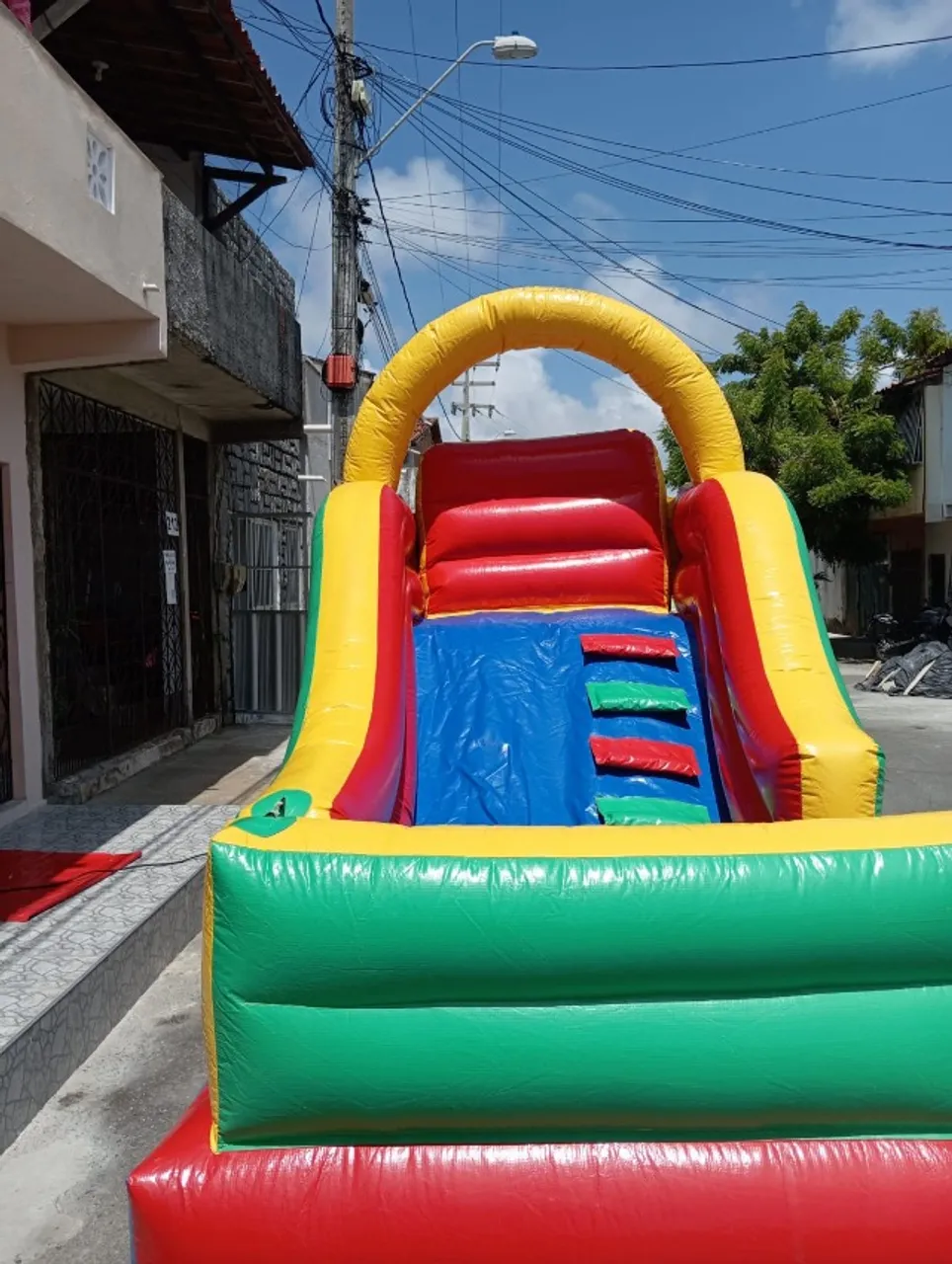 Escorregador Inflável Infantil - Colorido, Pronto para Uso!