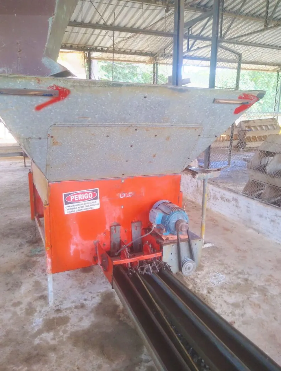 Comedouro Corrente Matriz Galinha
