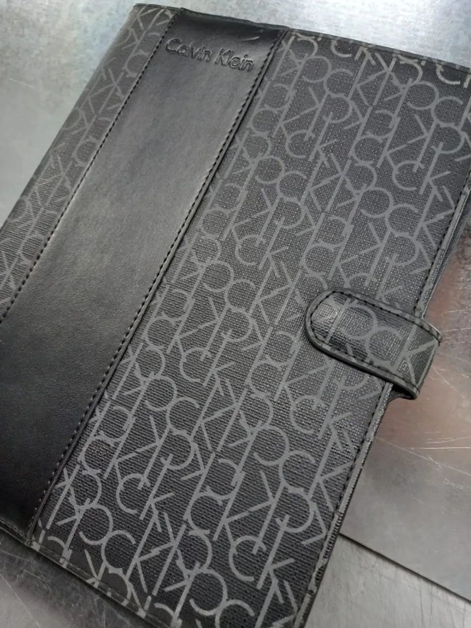 02 Porta Tablet Couro Calvin Klein NOVO - Foto 5
