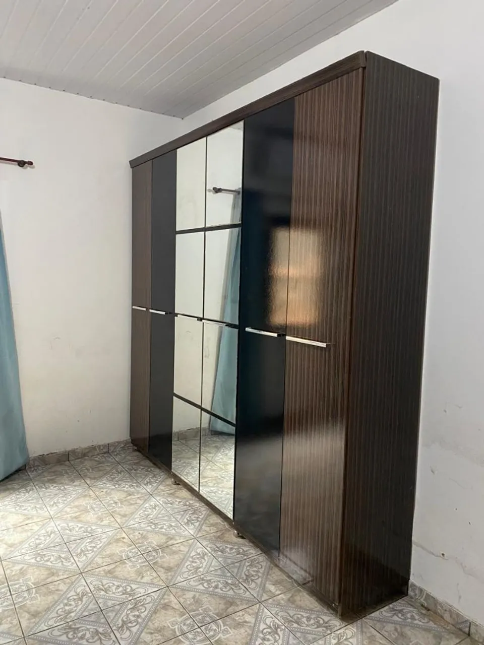 Guarda-Roupa com Espelhos