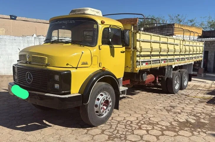 MB 1313 1982/1983 Truck Graneleiro