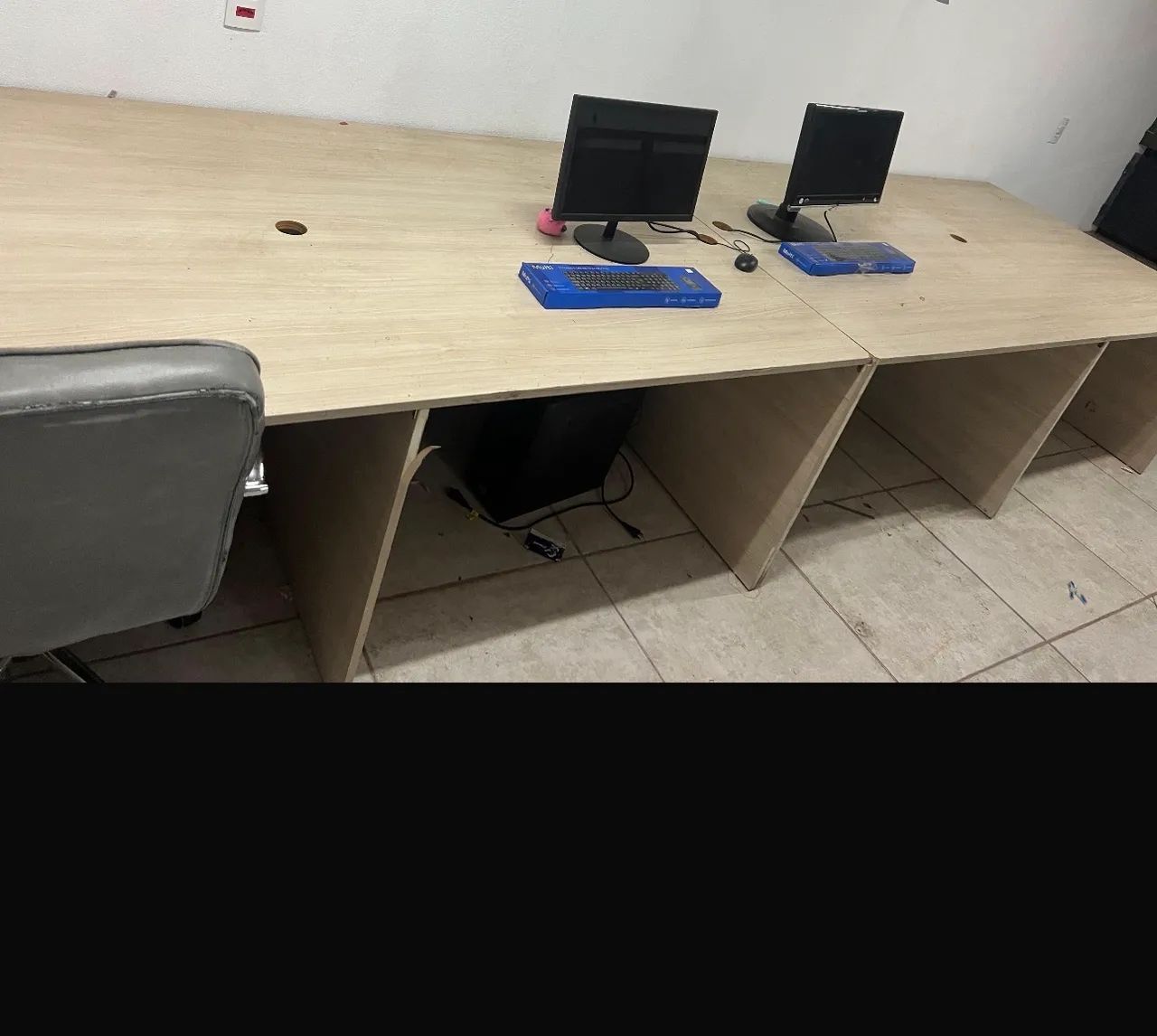 4-Seat Office Desk