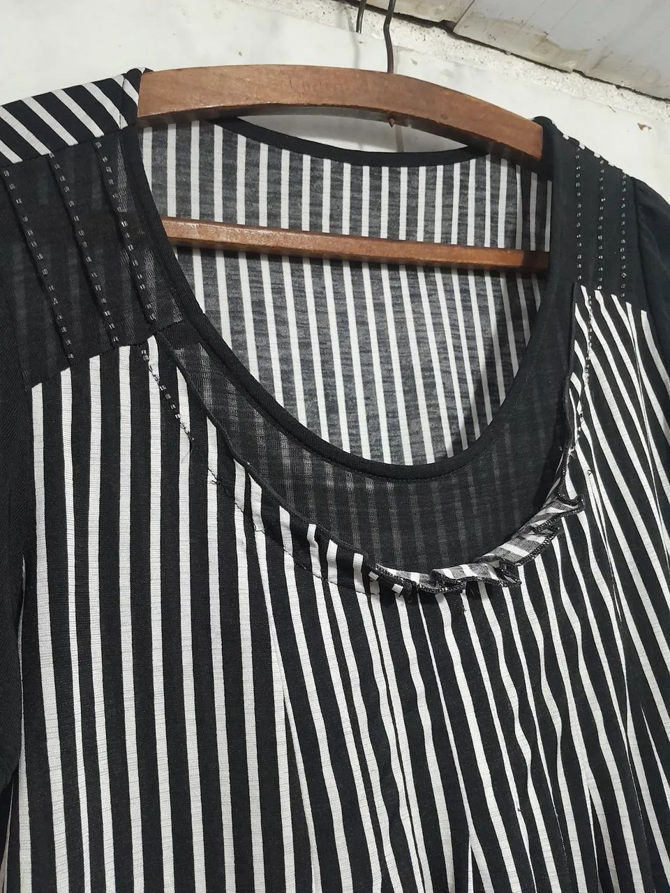 Blusa listrado preto e branco - Foto 2