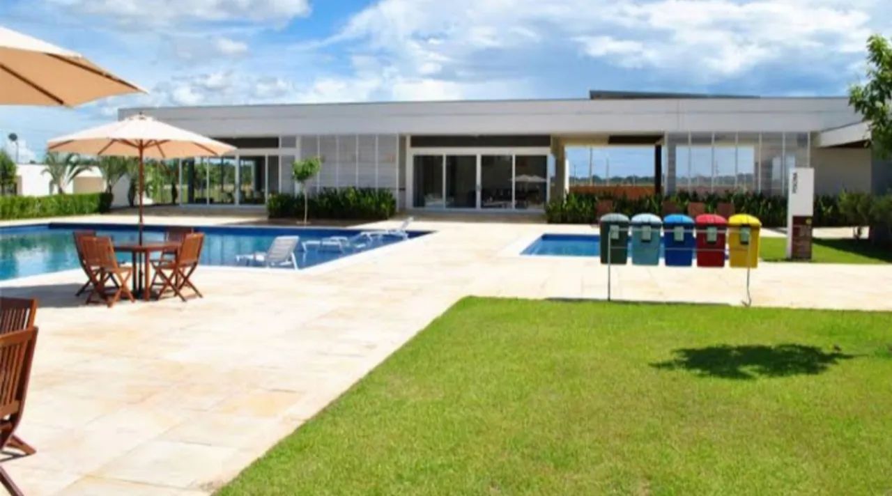 Vendo uma Linda Casa no Condomínio Alphaville br  em construção  possui 230 m2