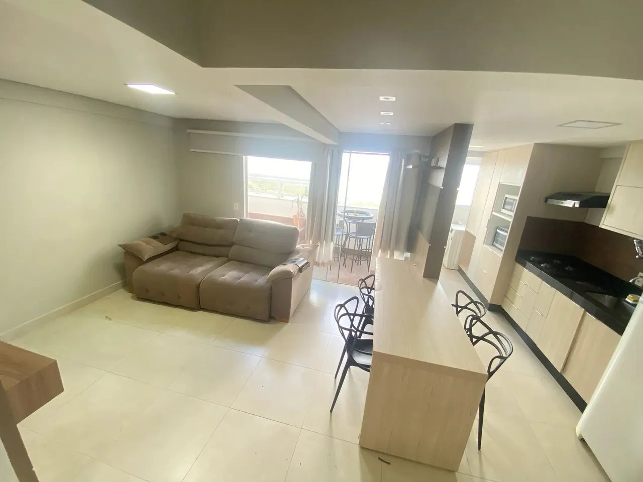 Alugo excelente Duplex de 2 suítes no Lozandes