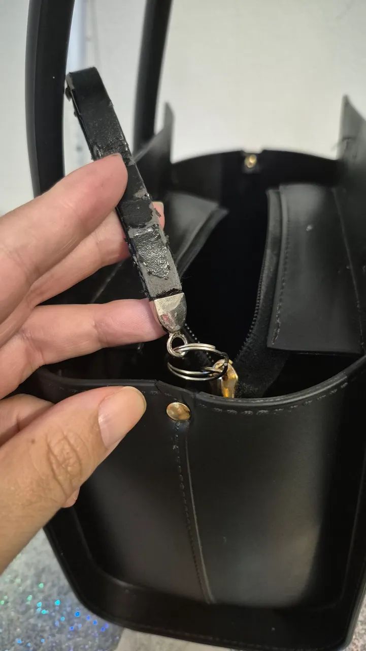 Bolsa preta lança perfume  - Foto 5