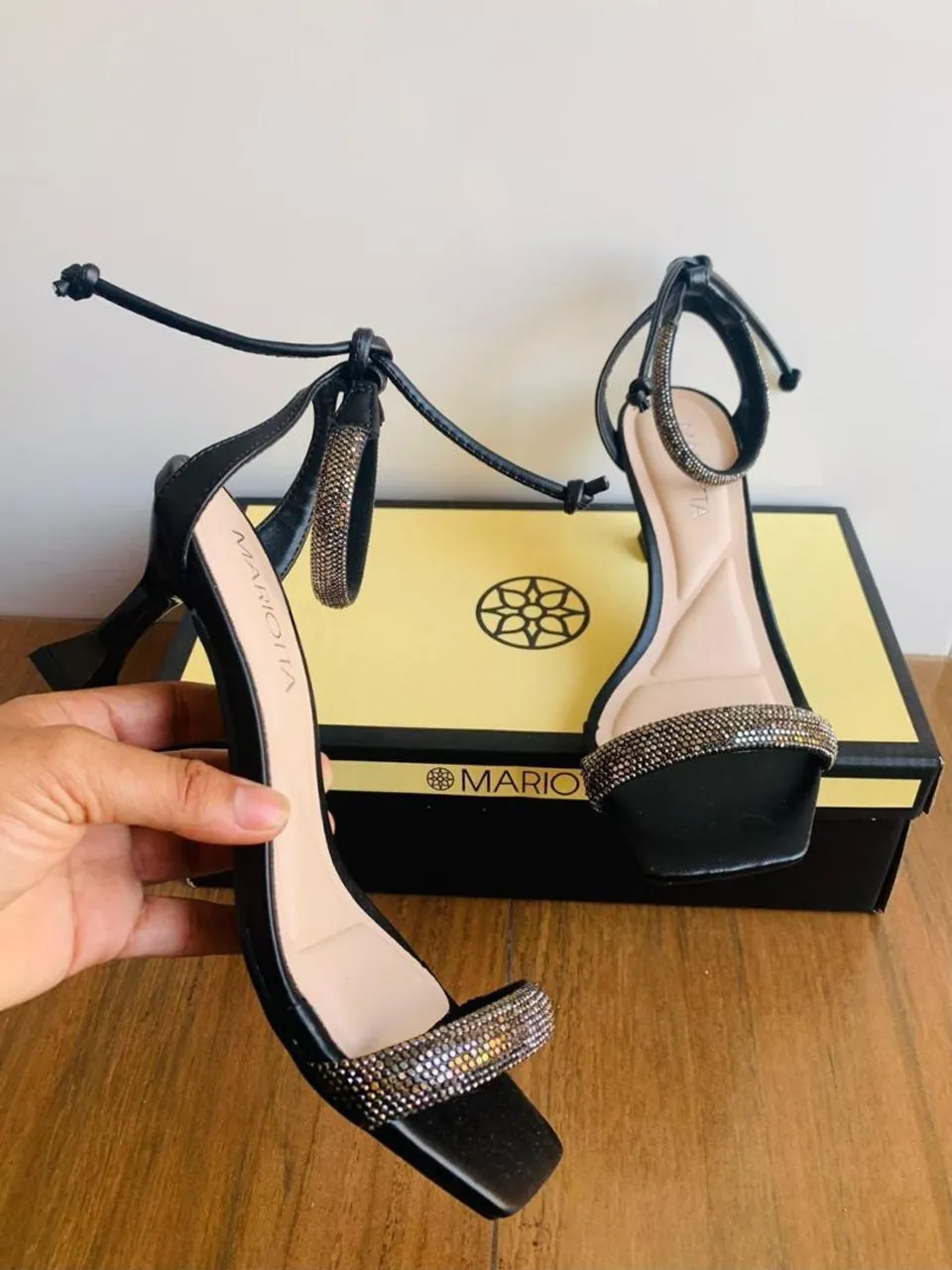 Sandália Feminina Preta com Strass - MARIOTA