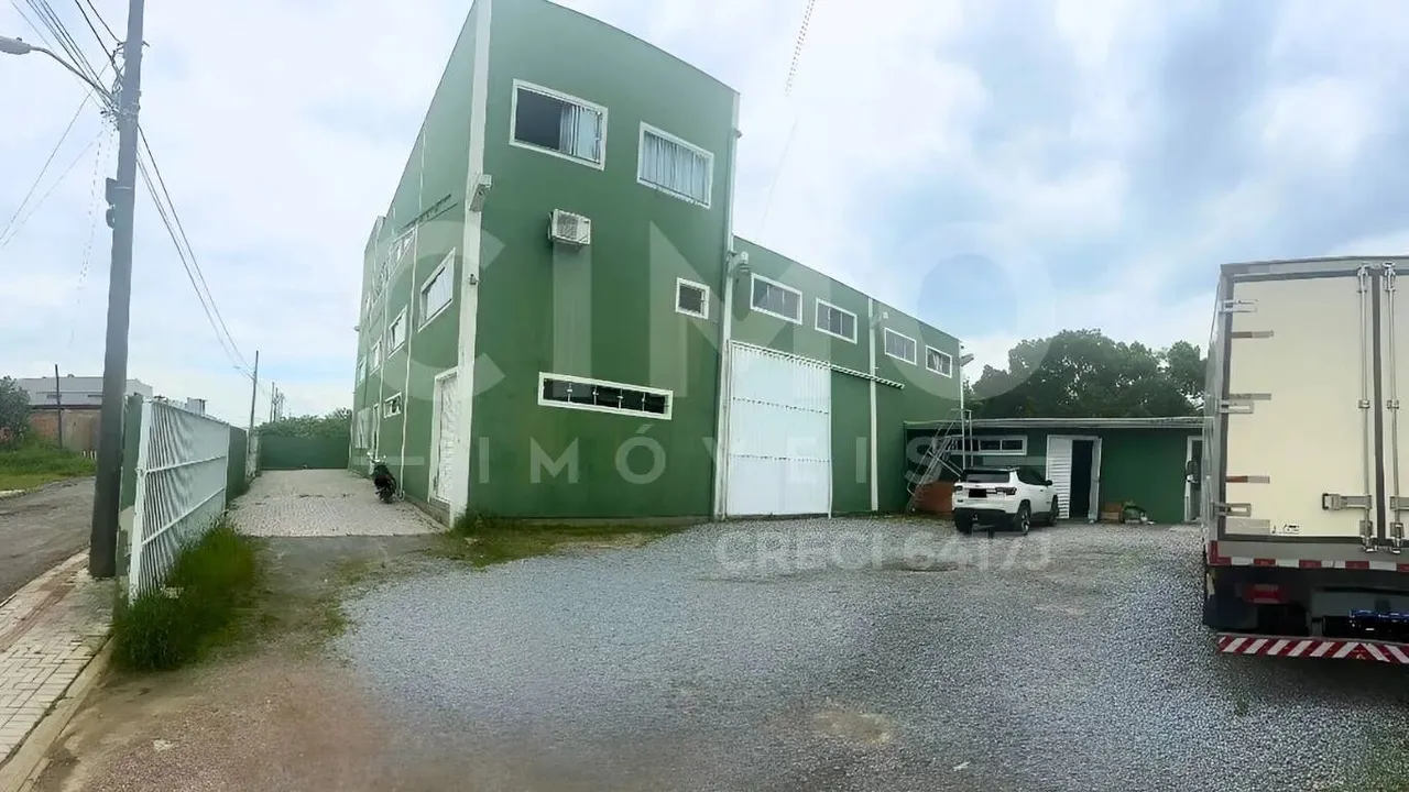 Imóvel comercial com 3 pavimentos e depósito 420m² em Porto Belo